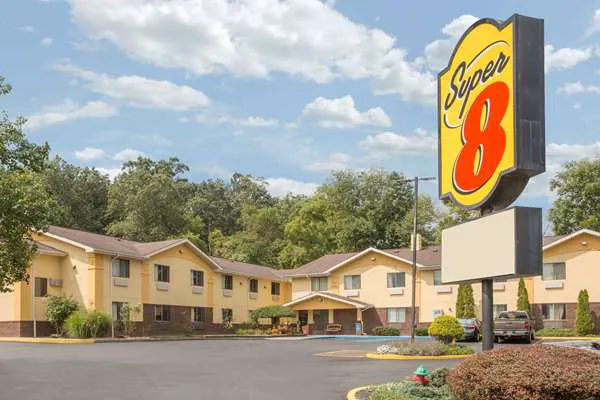 Super 8 by Wyndham Radford VA 3