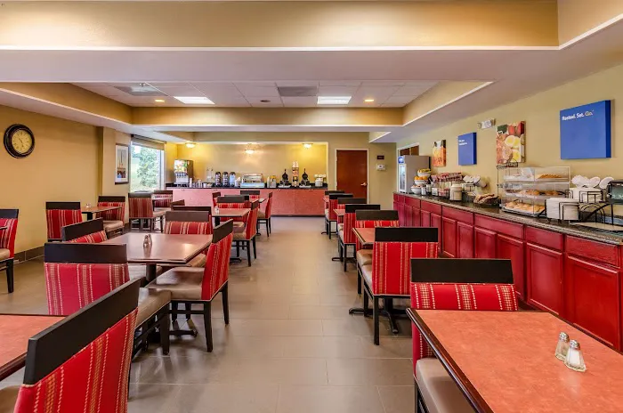 Comfort Inn & Suites Christiansburg I-81 4