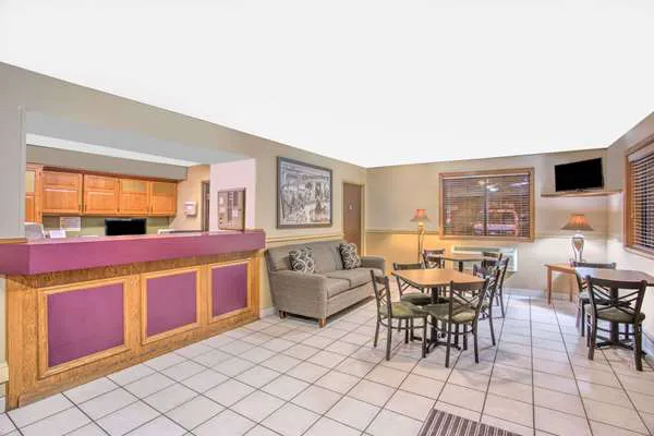 Super 8 by Wyndham Christiansburg/Blacksburg Area 4
