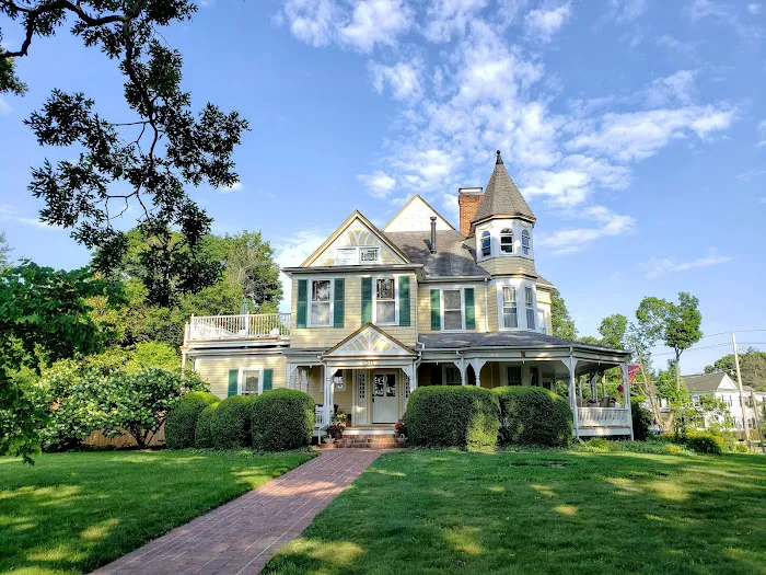 The Oaks Victorian Inn 4