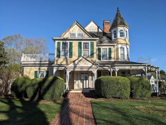 The Oaks Victorian Inn 4