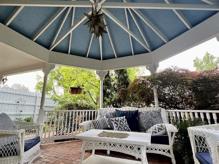The Oaks Victorian Inn 4
