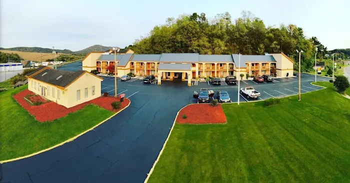 Super 8 by Wyndham Fort Chiswell Wytheville Area 4