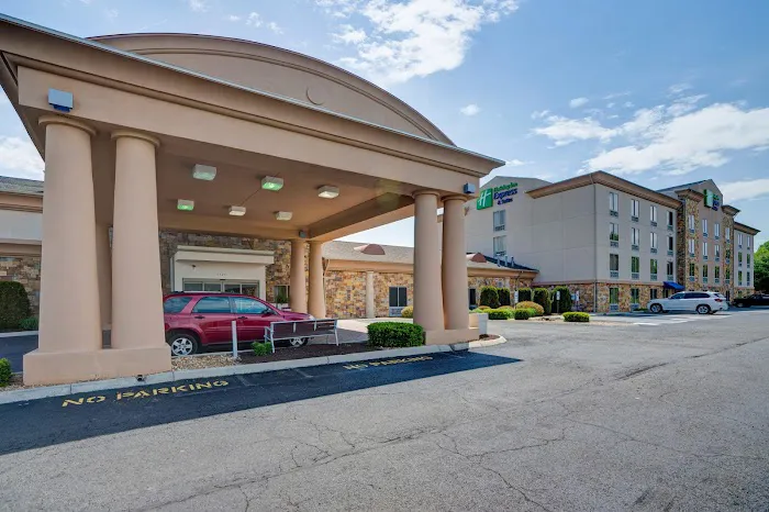 Holiday Inn Express & Suites Christiansburg by IHG 4