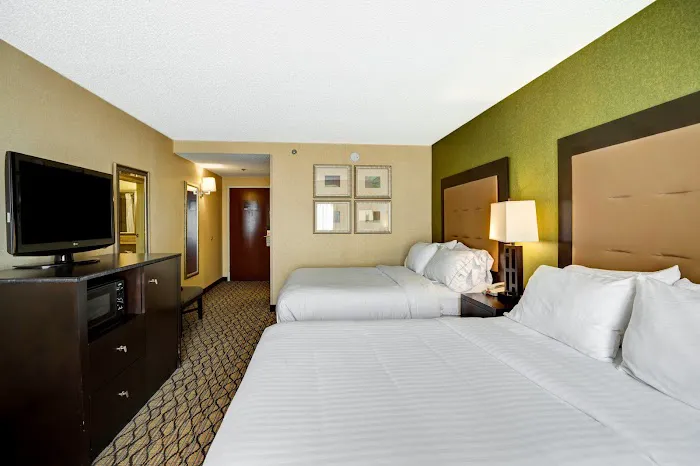 Holiday Inn Express & Suites Christiansburg by IHG 4
