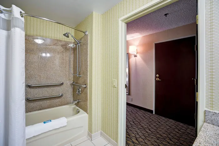 Holiday Inn Express & Suites Christiansburg by IHG 4