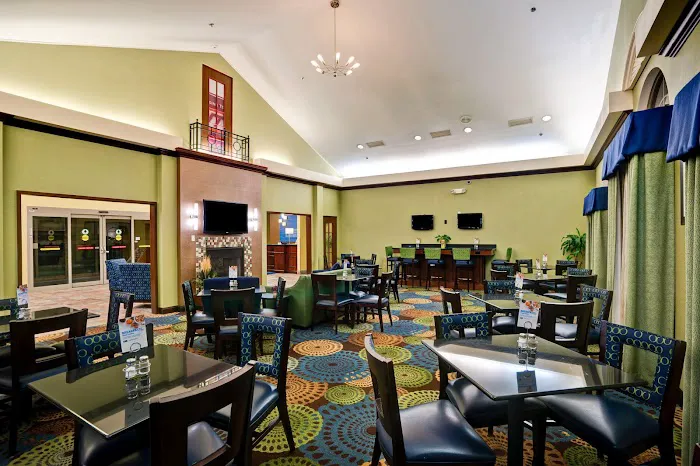 Holiday Inn Express & Suites Christiansburg by IHG 4
