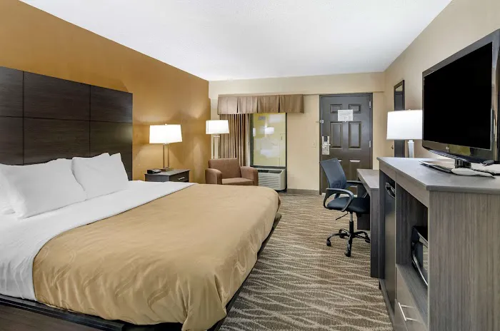 Quality Inn Hillsville 4