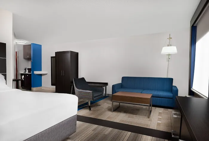 Holiday Inn Express Hillsville by IHG 4