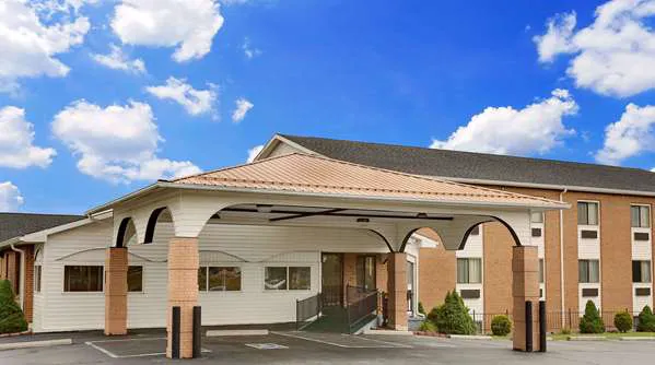 Super 8 by Wyndham Hillsville 4