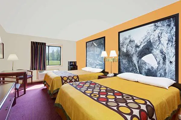 Super 8 by Wyndham Hillsville 4