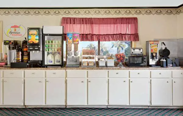 Super 8 by Wyndham Hillsville 4