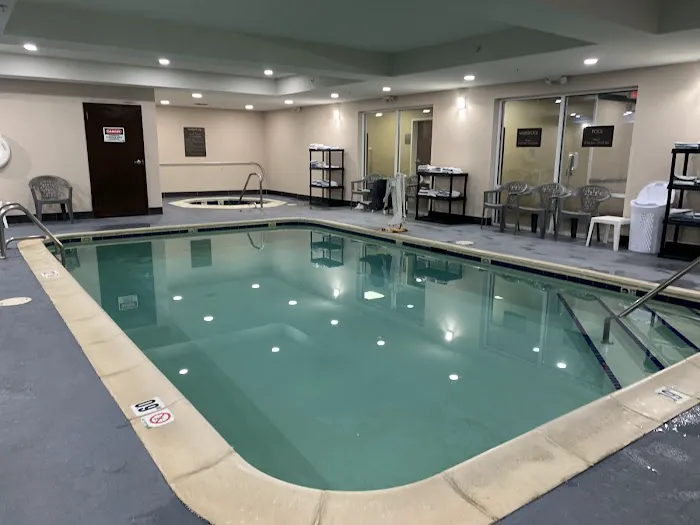 Comfort Inn & Suites Hillsville I-77 4