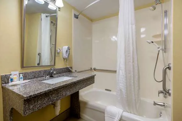 Comfort Inn & Suites Hillsville I-77 4