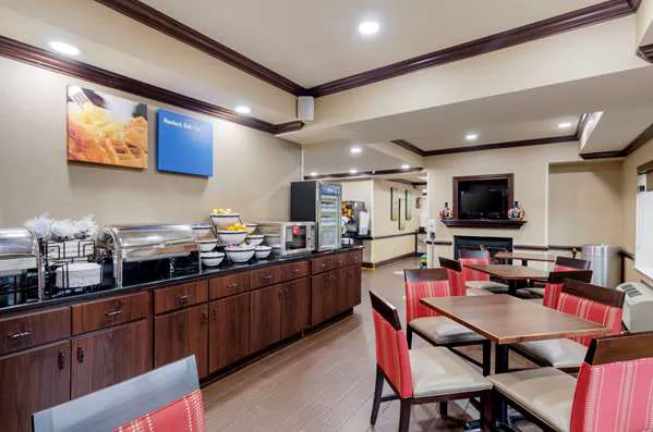 Comfort Inn & Suites Hillsville I-77 4