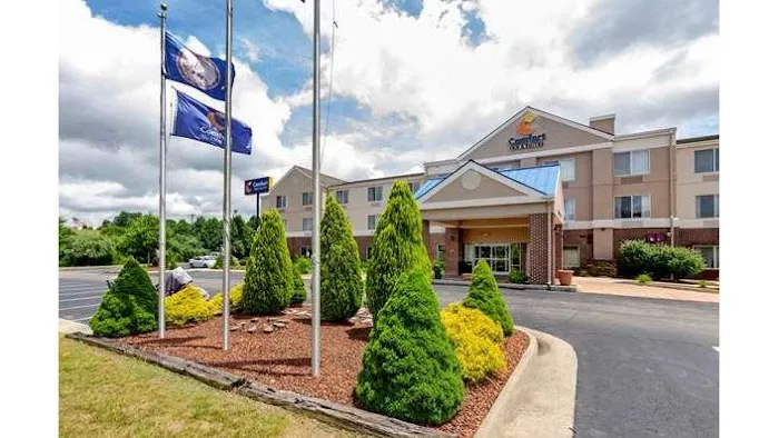 Comfort Inn & Suites Hillsville I-77 4