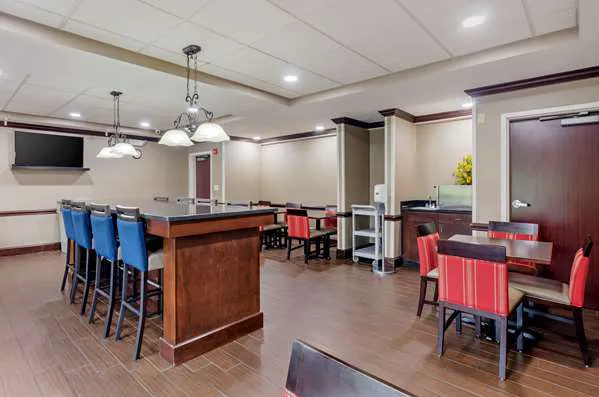 Comfort Inn & Suites Hillsville I-77 4