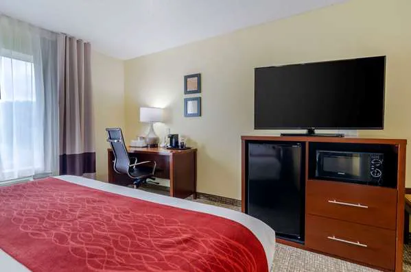 Comfort Inn & Suites Hillsville I-77 4