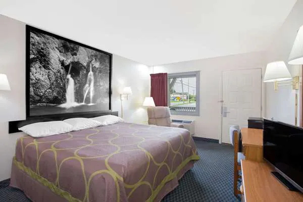 Super 8 by Wyndham Christiansburg 4