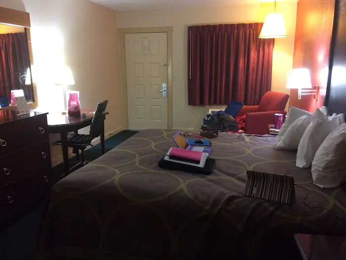 Super 8 by Wyndham Christiansburg 4