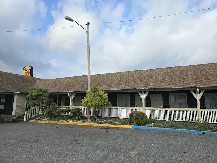 Super 8 by Wyndham Christiansburg 4