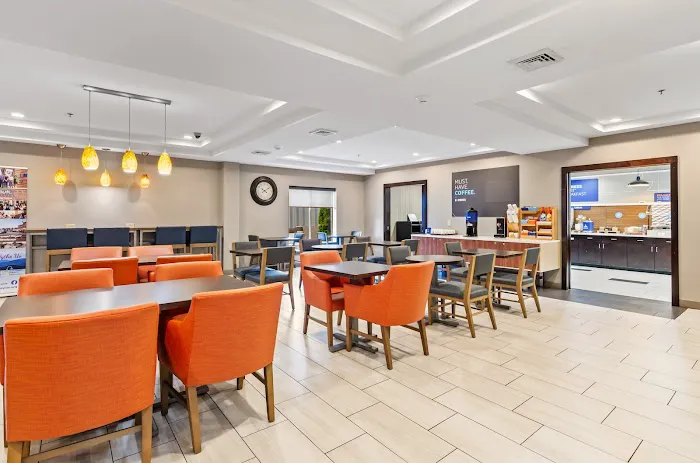 Holiday Inn Express & Suites Wytheville by IHG 4