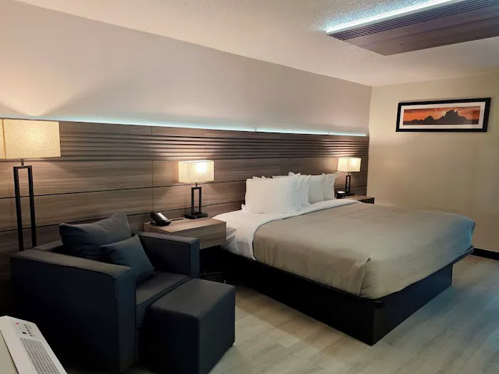 Quality Inn & Suites 4