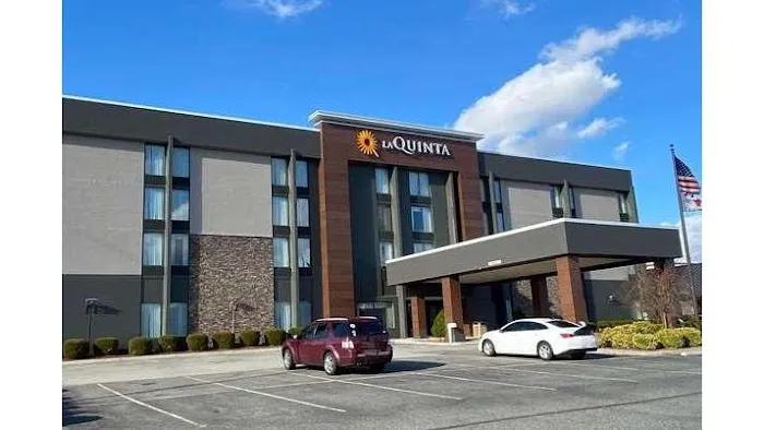 La Quinta Inn & Suites by Wyndham Wytheville 4