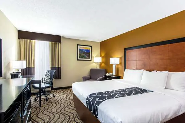 La Quinta Inn & Suites by Wyndham Wytheville 4