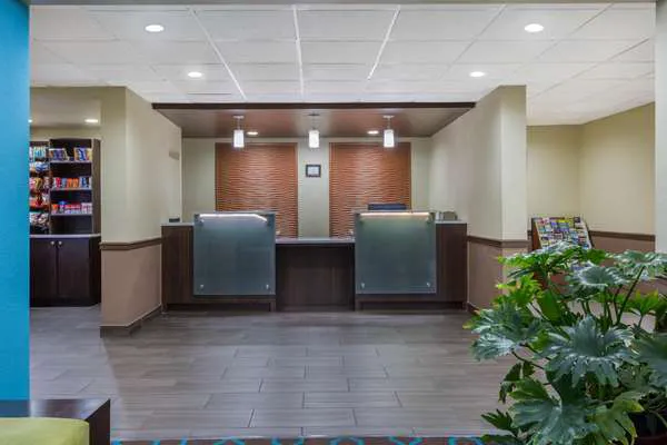 La Quinta Inn & Suites by Wyndham Wytheville 4