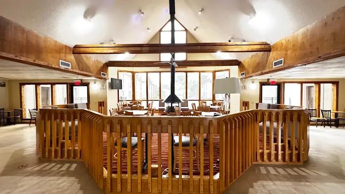 Deluxe Inn 4