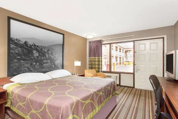 Super 8 by Wyndham Wytheville 4