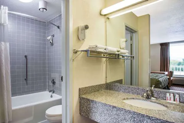 Ramada by Wyndham Wytheville 4