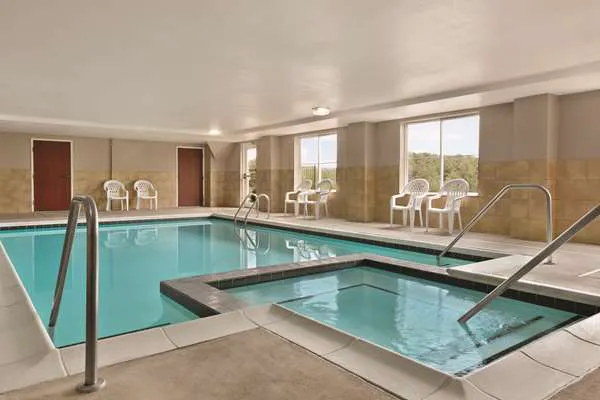 Country Inn & Suites by Radisson, Wytheville, VA 4