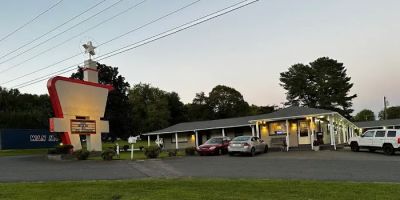 Bea's Parkway Inn
