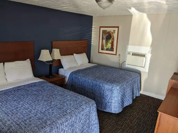 Bea's Parkway Inn 4