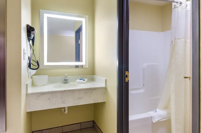 Americas Best Value Inn & Suites Independence VA 4