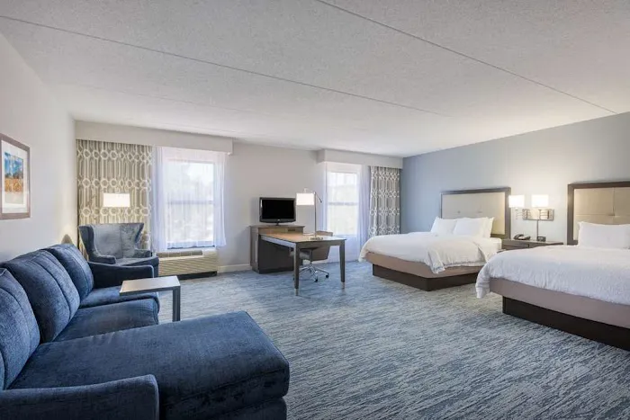 Hampton Inn Mount Airy 4