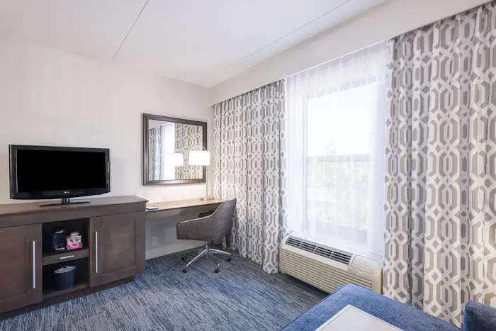 Hampton Inn Mount Airy 4