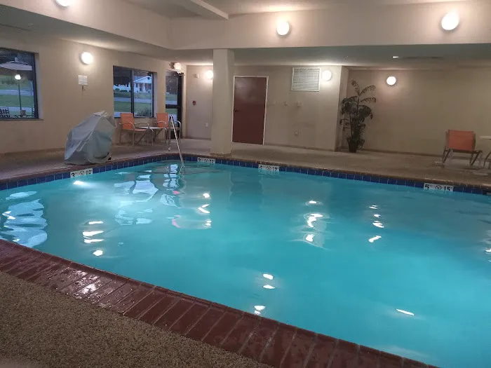 Holiday Inn Express & Suites Mount Airy 4