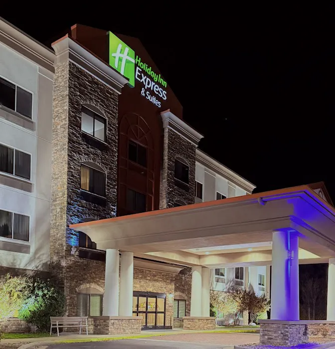 Holiday Inn Express & Suites Mount Airy 4