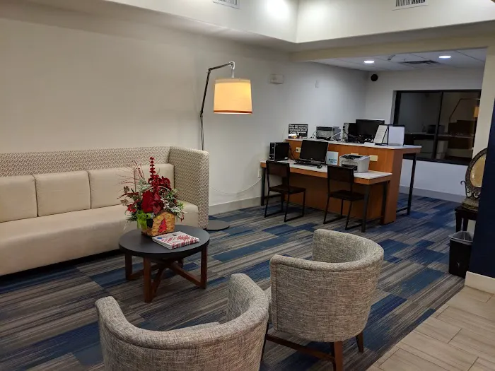 Holiday Inn Express & Suites Mount Airy 4