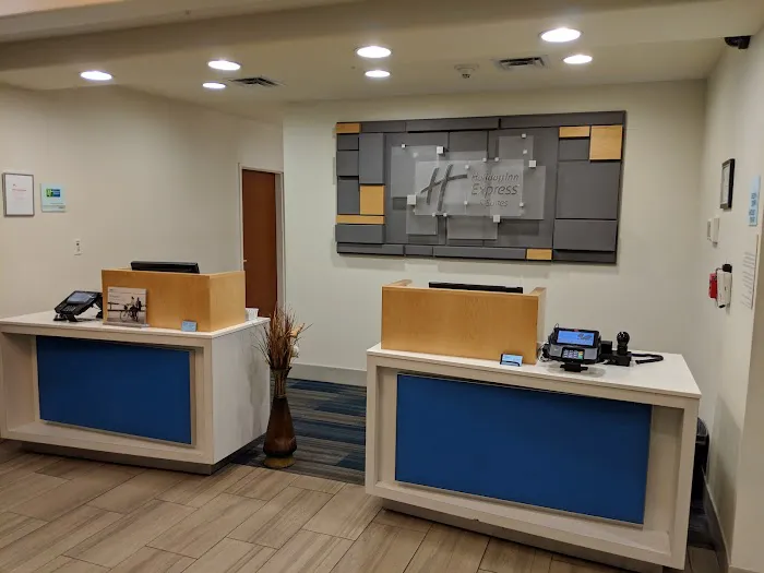Holiday Inn Express & Suites Mount Airy 4