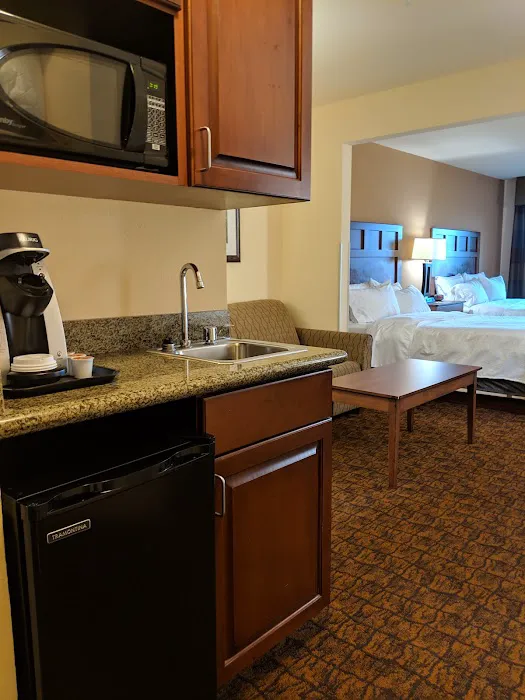 Holiday Inn Express & Suites Mount Airy 4