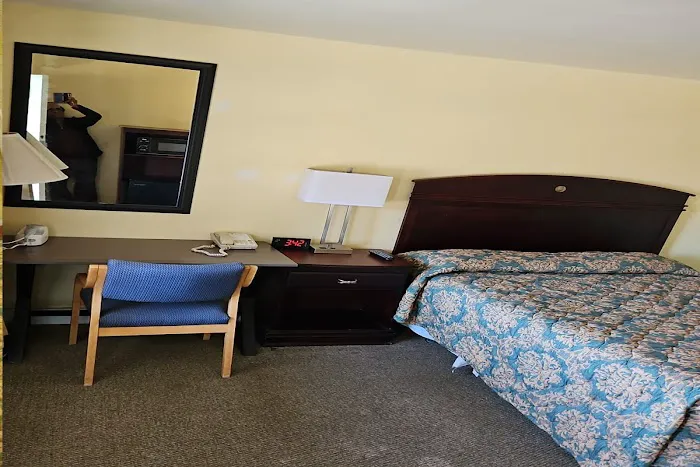 Budget Inn 4