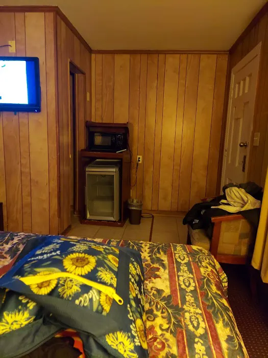 Budget Inn 4