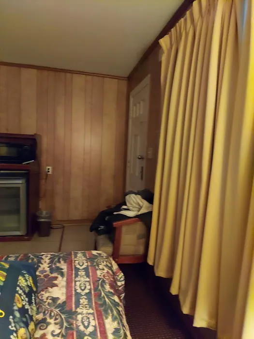 Budget Inn 4