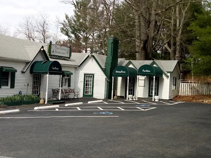 The Pine Tavern Lodge 4