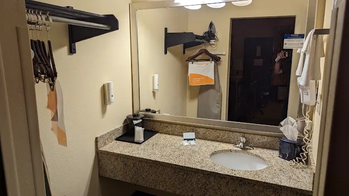 Quality Inn Jonesville I-77 4