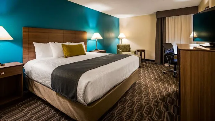 Best Western Plus Yadkin Valley Inn & Suites 4